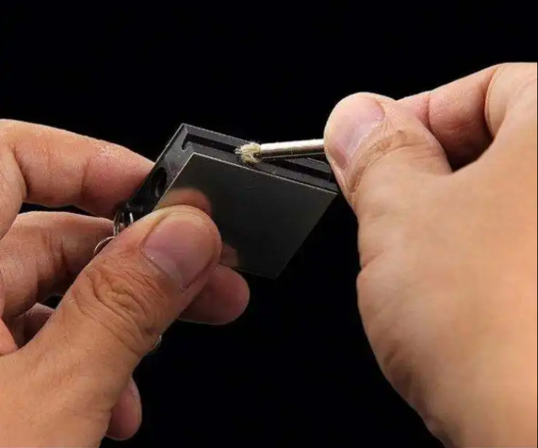 Portable Flint Fire Starter Keychain
